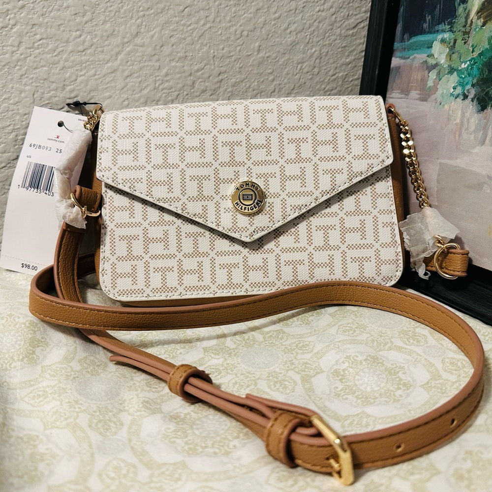 Tommy Hilfiger White and Tan Logo Envelope Crossbody